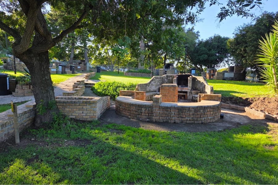 1 Bedroom Property for Sale in Loevenstein Western Cape